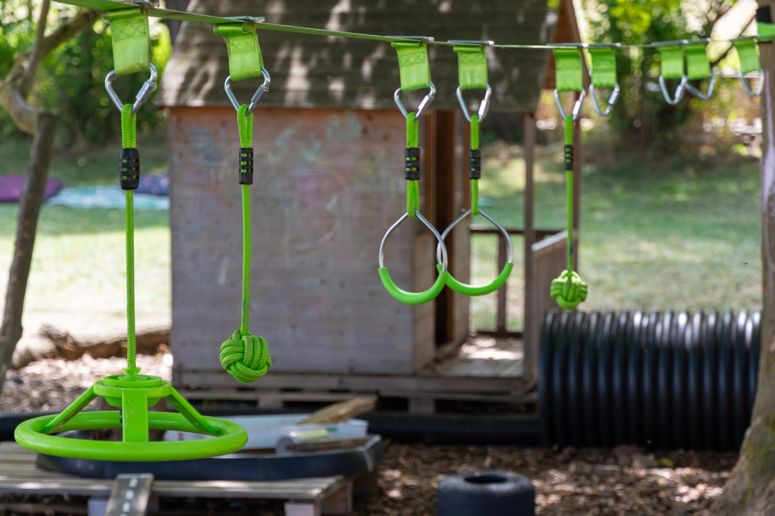 Slackline and obstacle course